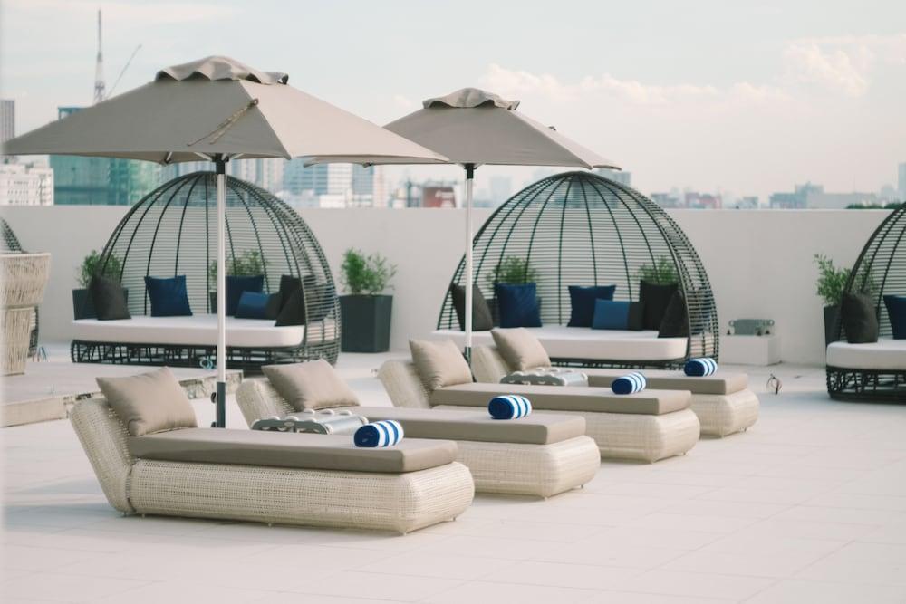Seda Vertis North Quezon City Exteriör bild The rooftop pool at the hotel