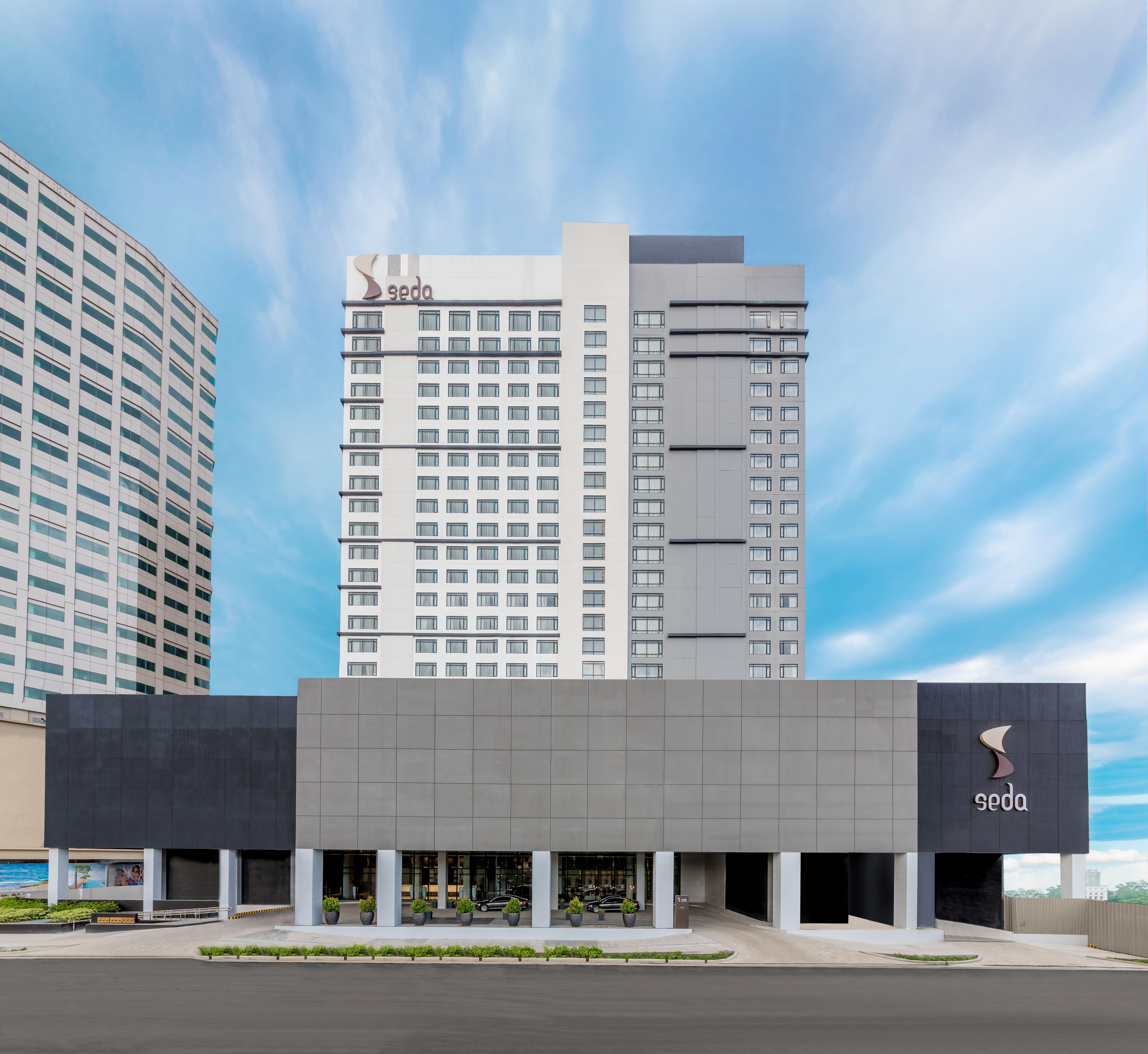 Seda Vertis North Quezon City Exteriör bild The Seda Hotel in Iloilo City