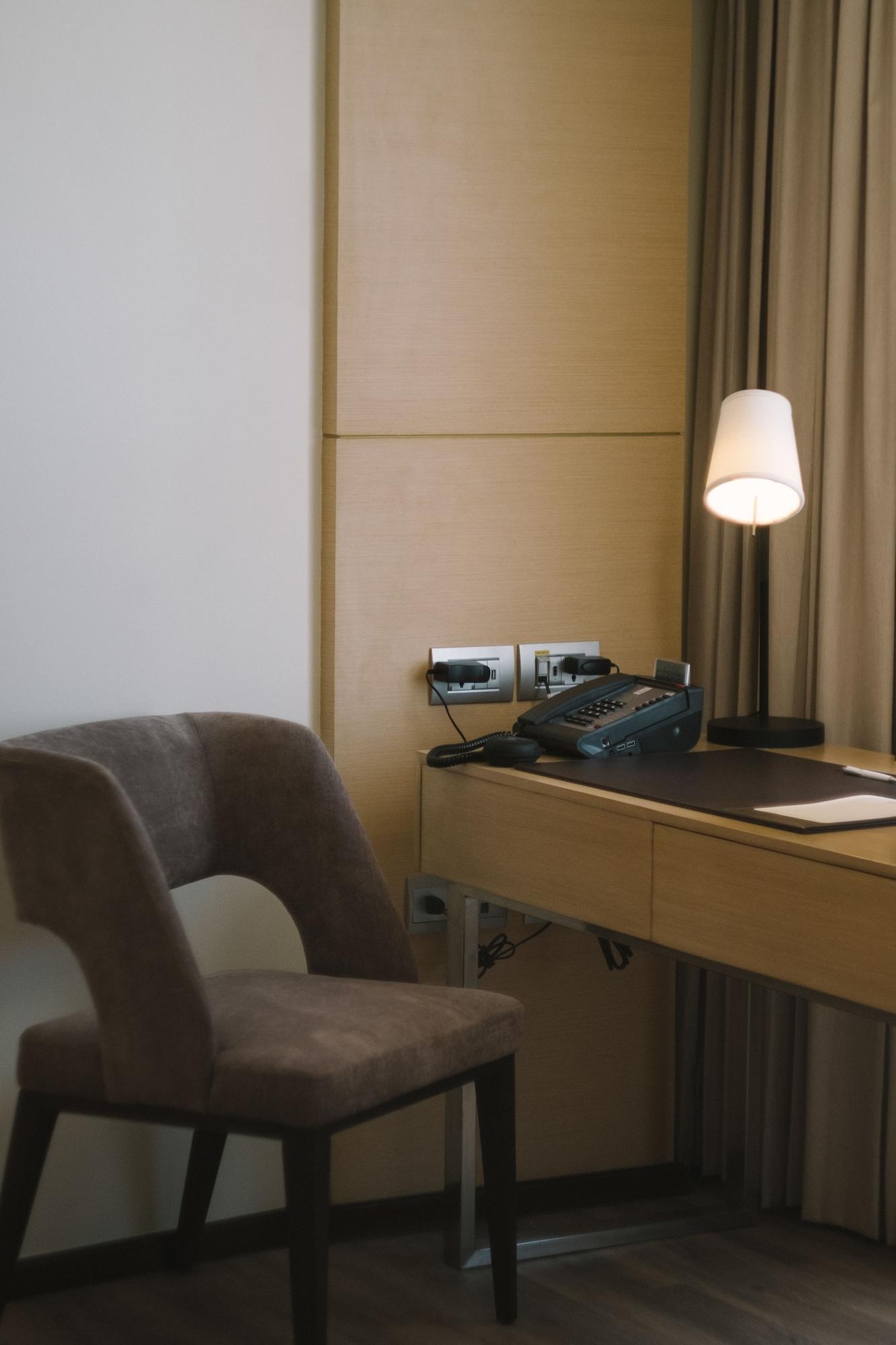 Seda Vertis North Quezon City Exteriör bild A hotel room telephone