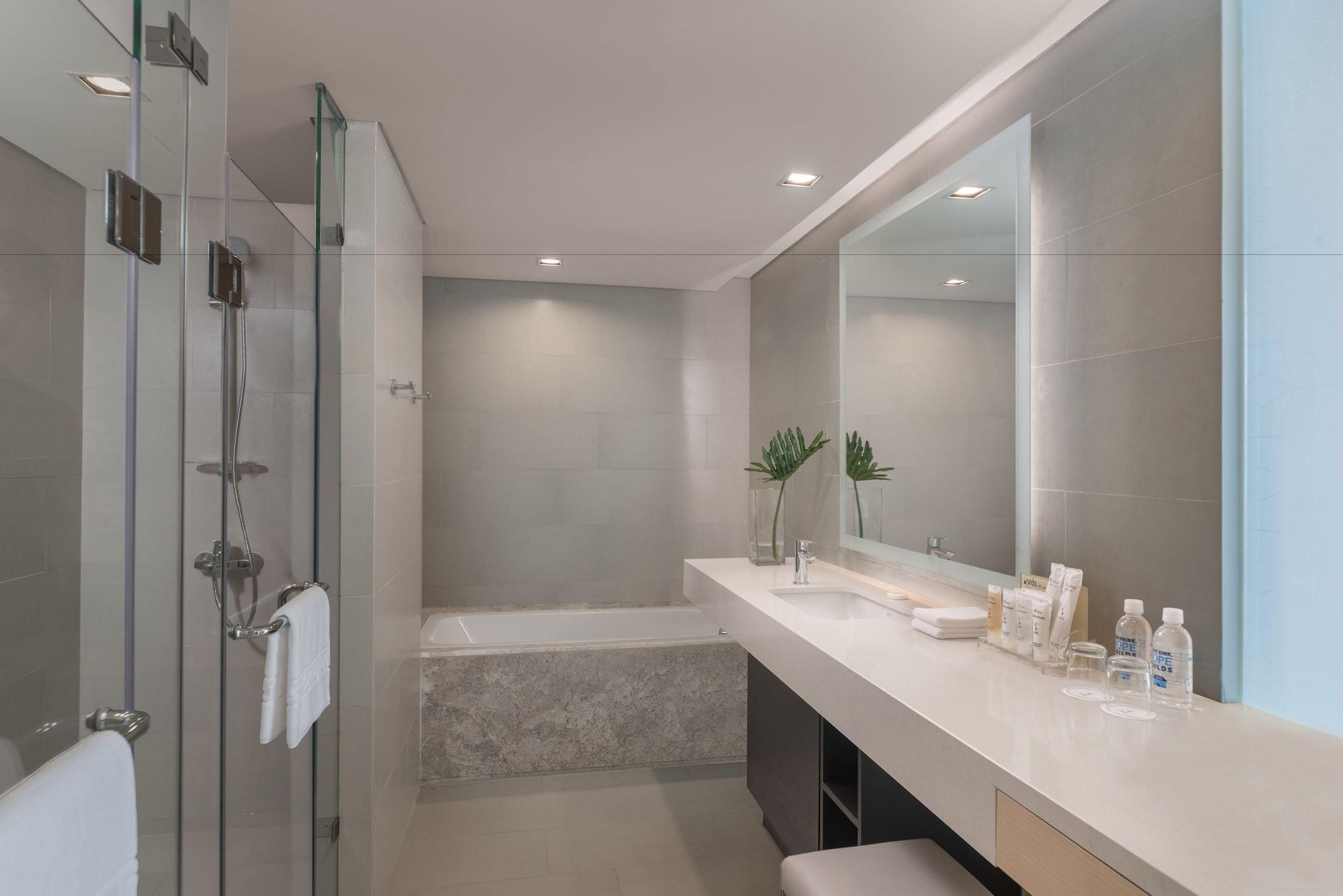 Seda Vertis North Quezon City Exteriör bild Bathroom