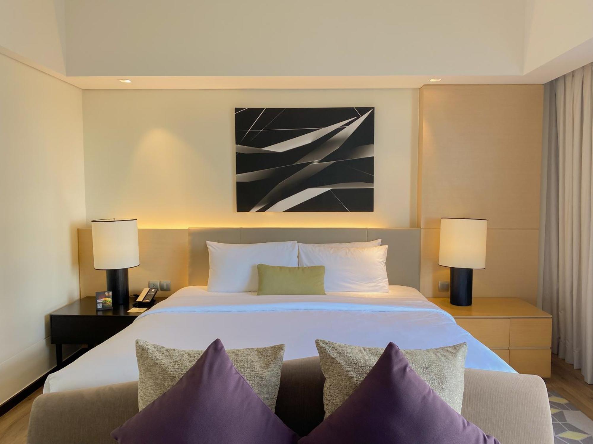 Seda Vertis North Quezon City Exteriör bild A bedroom at the hotel