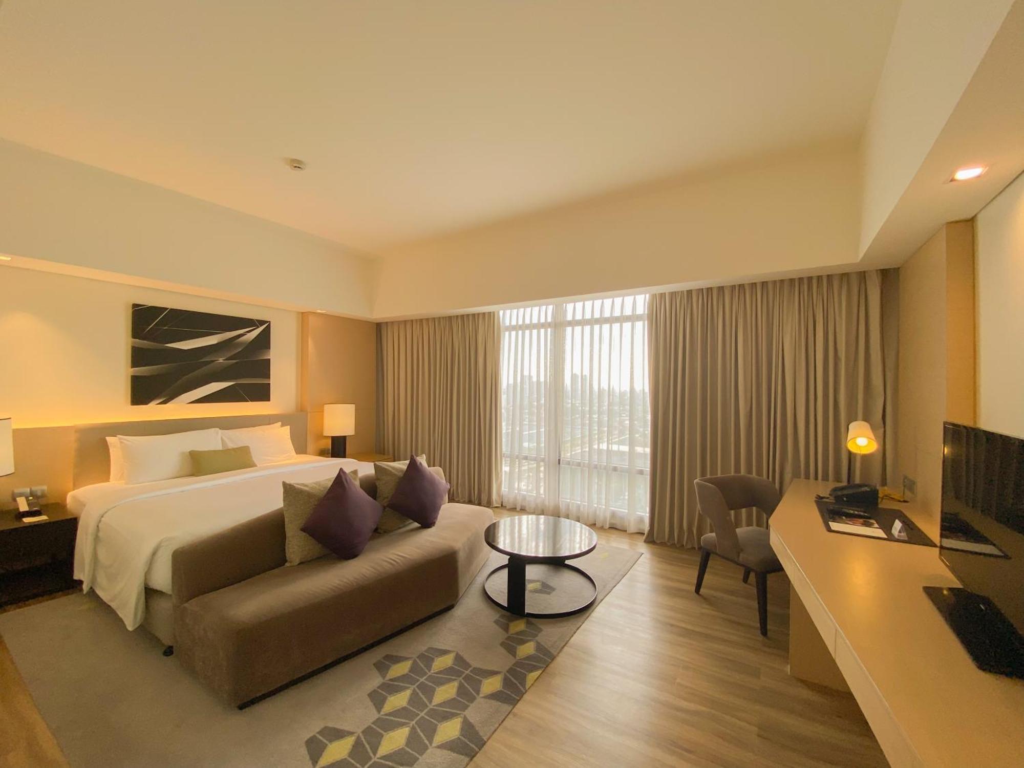Seda Vertis North Quezon City Exteriör bild Deluxe Room