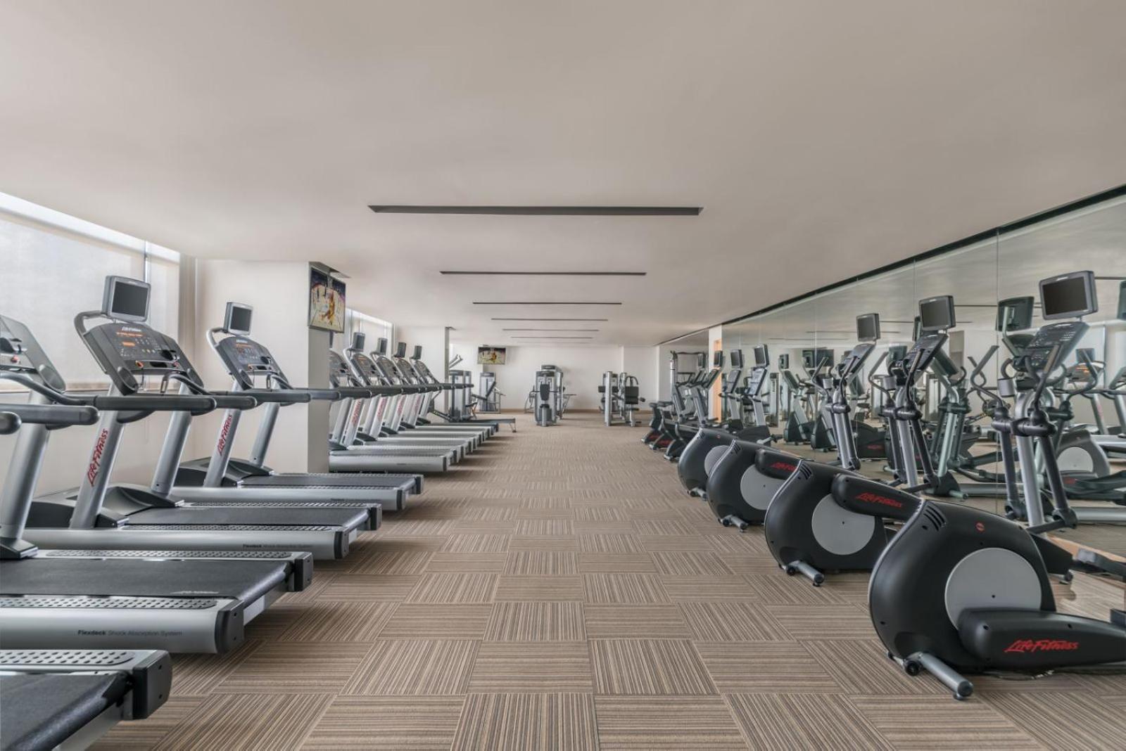 Seda Vertis North Quezon City Exteriör bild The gym at the hotel